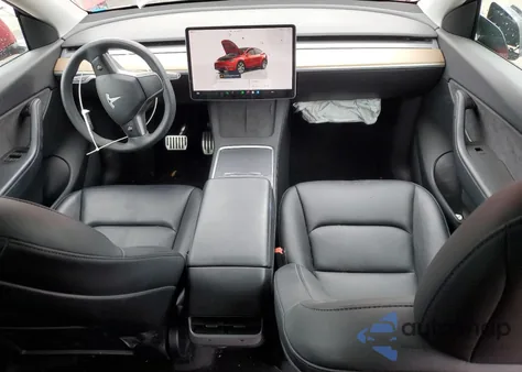 2022 Tesla Model Y z USA, uszkodzony, nr VIN 7SAYGDEE5NF388428